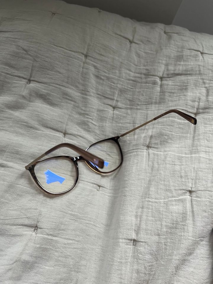 Blaulichtfilter Brille ohne Sehstärke von Jette mit MCM Etui in Osnabrück