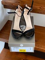 Peter Kaiser Riemchensandalette schwarz Veloursleder Gr. 37,5 neu Rheinland-Pfalz - Wallmenroth Vorschau