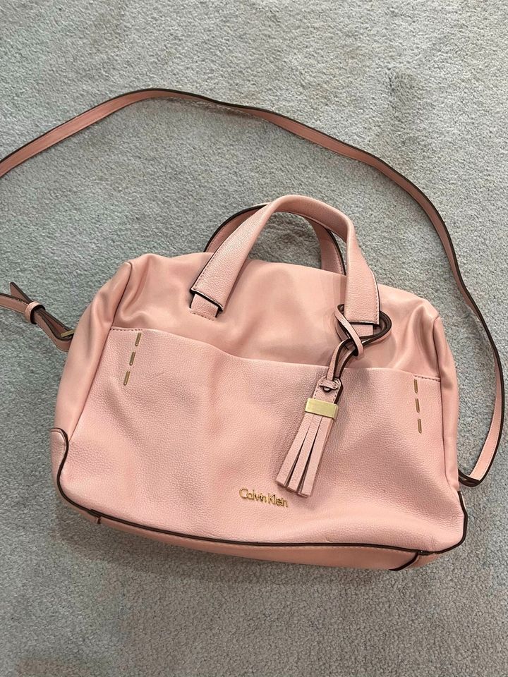 Calvin Klein Handtasche rosa in Stromberg