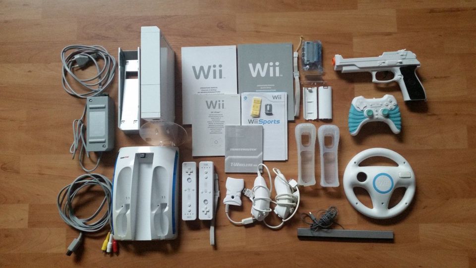 Nintendo Wii-Konsole mit viel Zubehör in Rühen