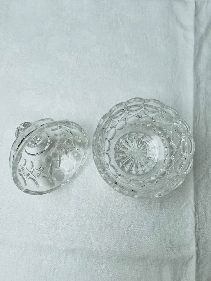 Glasschale mit Deckel für Pralinen o.Ä. in Düsseldorf