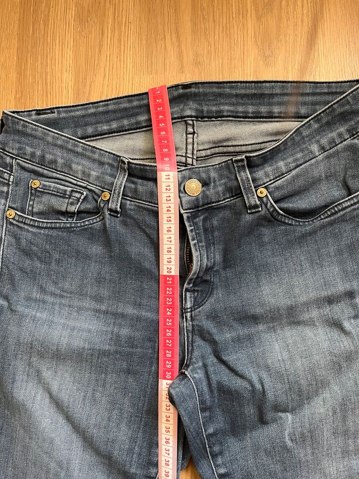 Jeans Seven for all Mankind Gr. 30 in München