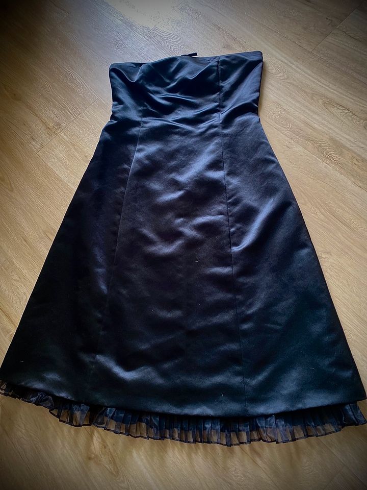 Mariposa Schwarzes Cocktailkleid Abendkleid Satin Kleid in Berlin