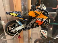 Repsol Honda RC211V Valentino Rossi Minichamps erst lesen Nordrhein-Westfalen - Solingen Vorschau