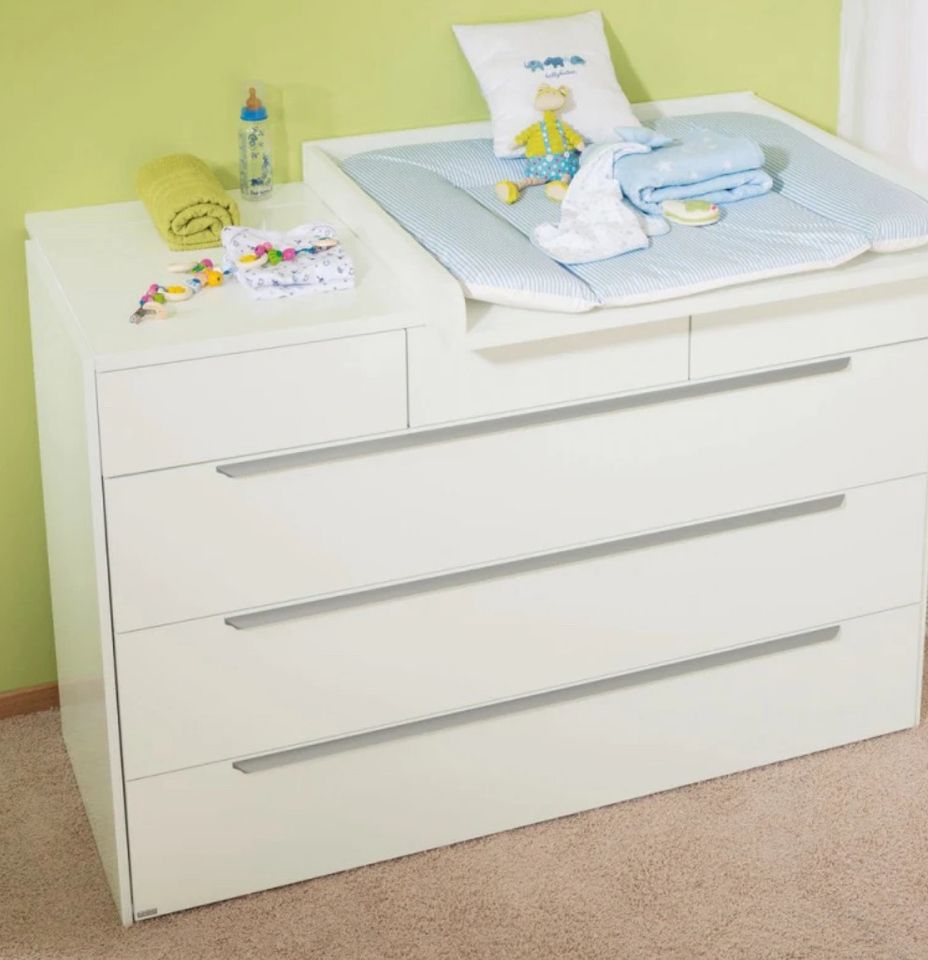 Kinderzimmer Babybett Jugendbett Schrank (Wickel-) Kommode Paidi in Rutesheim  