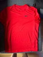 Nike Tshirt rot XL sehr gut Nordrhein-Westfalen - Erftstadt Vorschau