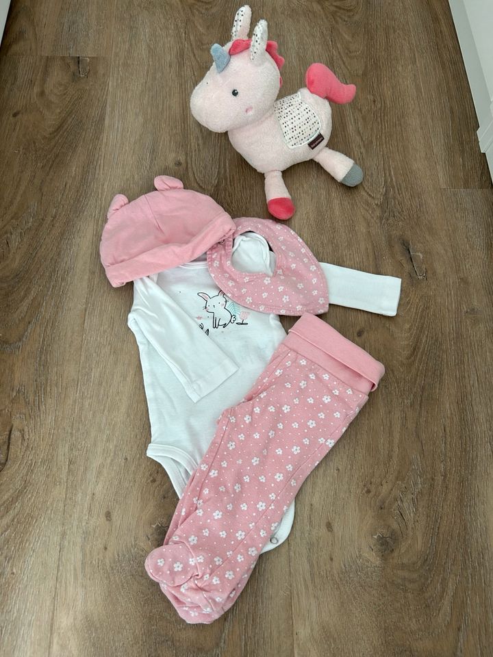 Baby Mädchen Kleidung in Büren