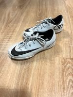 Jungen Fußball Schuhe CR7 Ronaldo Größe 29,5 Hessen - Trebur Vorschau
