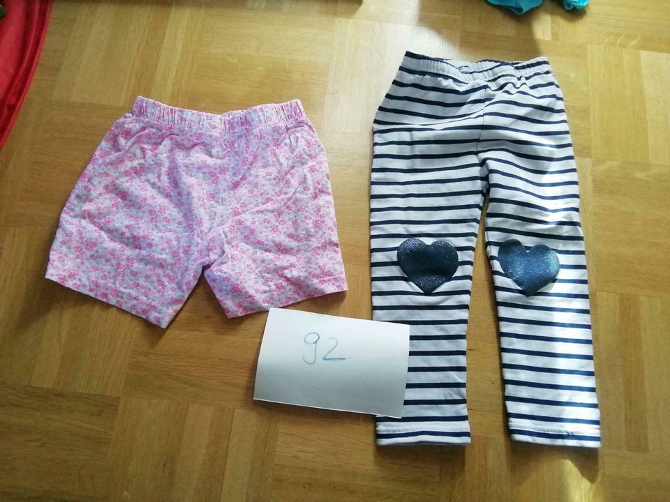 0,50€ kurze und lange Hosen Pullover Kleid Leggins 92 in Nürnberg (Mittelfr)