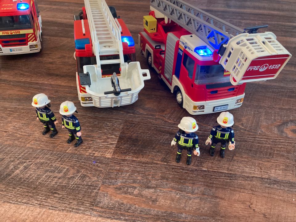 Playmobil Feuerwehr Feuerwehrfahrzeuge mit Zubehör Ferngesteuert in Niederkassel