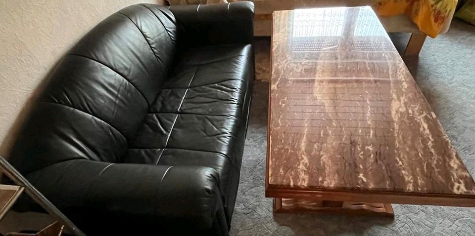 Leder Couch zum ausziehen inkl Tisch in Wuppertal