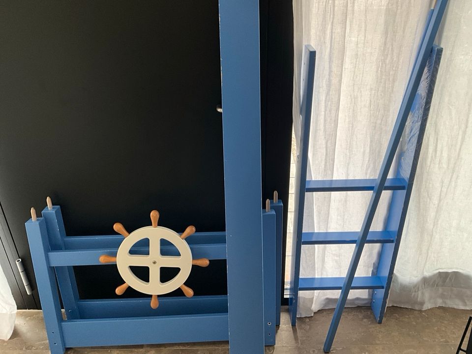 Annette Frank Kinderzimmer Segelboot mit Bett und Schrank in Gräfelfing