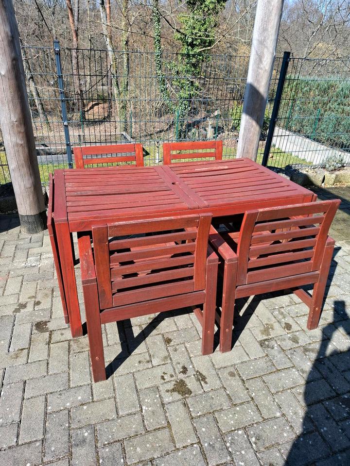 Ikea Gartentisch aus Holz, Gartenmöbel in Homburg