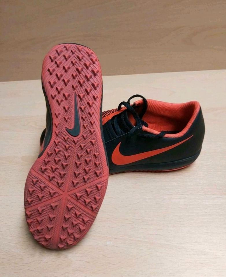 Nike Phantom venom Multinocken in Gr.38 Neuwertig in Baden