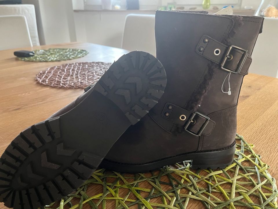 UGG Neu Gr. 38 in Nürnberg (Mittelfr)