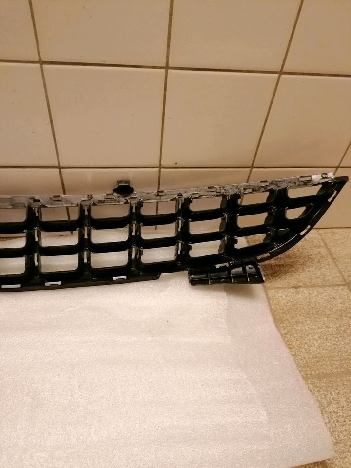 Original Opel Corsa D Stoßstangegrill unten, 13286021 in Herne