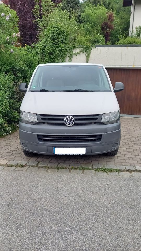 VW Bus T5 Transporter Camperumbau in Mietraching