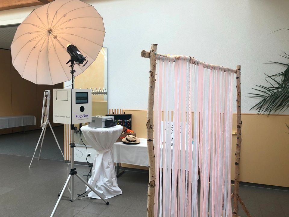 Klassische FotoBox Photobooth Vermietung für Hochzeit und Events in Lorch