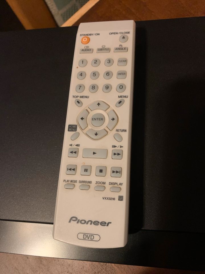 Pioneer DV-300 mit Fernbedienung in Moormerland