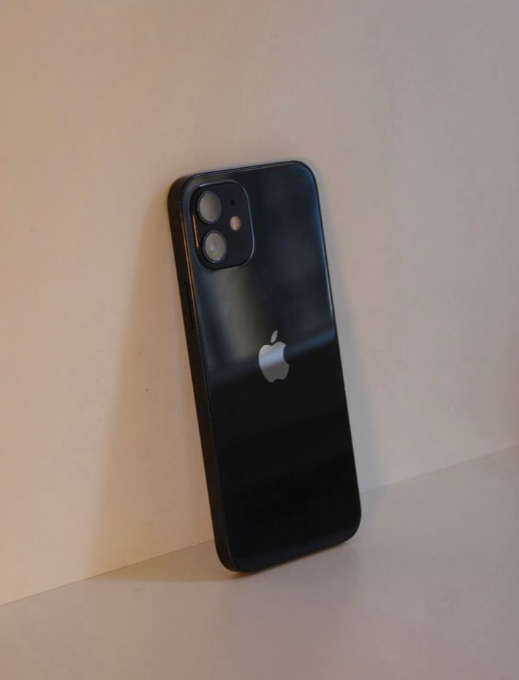iPhone 12 64GB Schwarz Guter Zustand in Bamberg