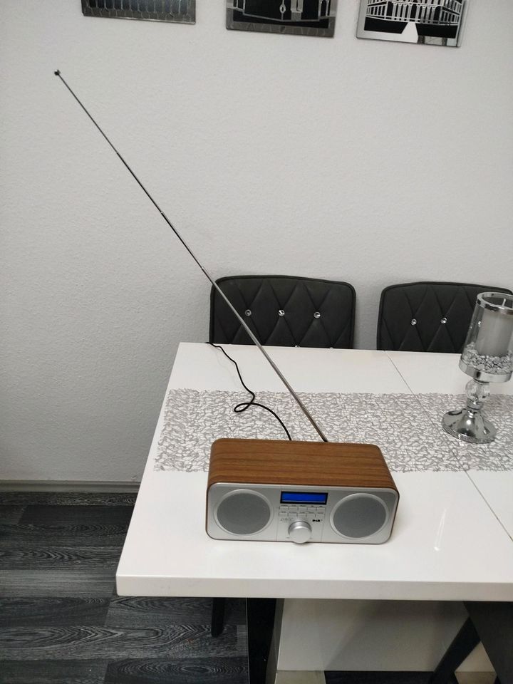 Garten Tisch RADIO  Zu 100% alles in Ordnung in Düsseldorf