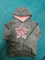 Pullover Sweatshirt mit Kapuze, Pailetten Stern, Gr. 122 Köln - Porz Vorschau