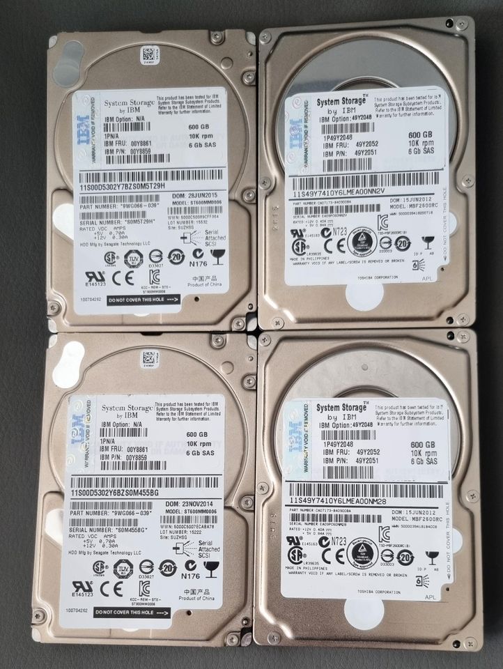 4 x IBM 600 GB SAS HDD 2,5", 10k. FRU: 2 x 00Y8861, 2 x 49Y2052) in Dombühl