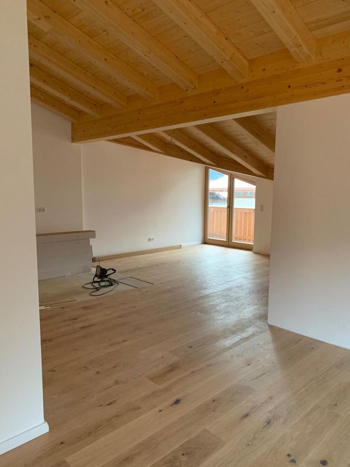 *BAD WIESSEE: NEUBAU SONNIGE 4-ZIMMER DG WOHNUNG MIT ZWEI BALKONE in Bad Wiessee