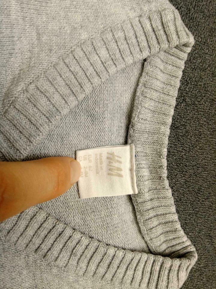 Strickjacke H&M Gr 62 grau in Hohn