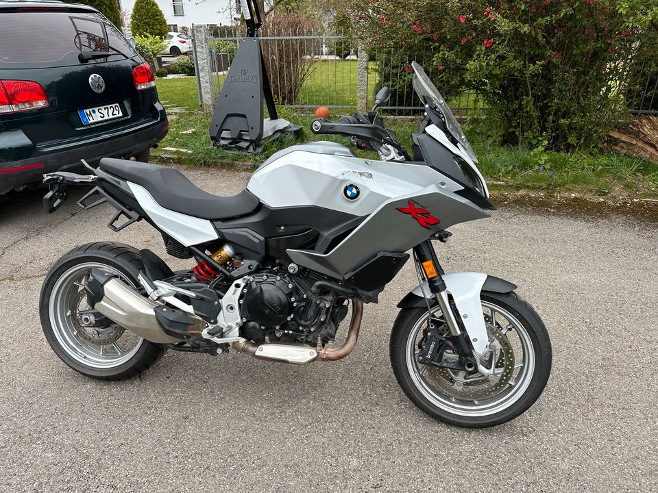 BMW F900XR leicht beschädigt - alle 3 Pakete an board in Höhenkirchen-Siegertsbrunn