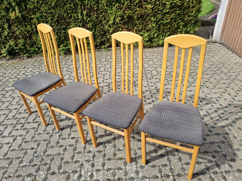 4 Stühle für Esszimmer oder Küche aus Holz in Sarstedt