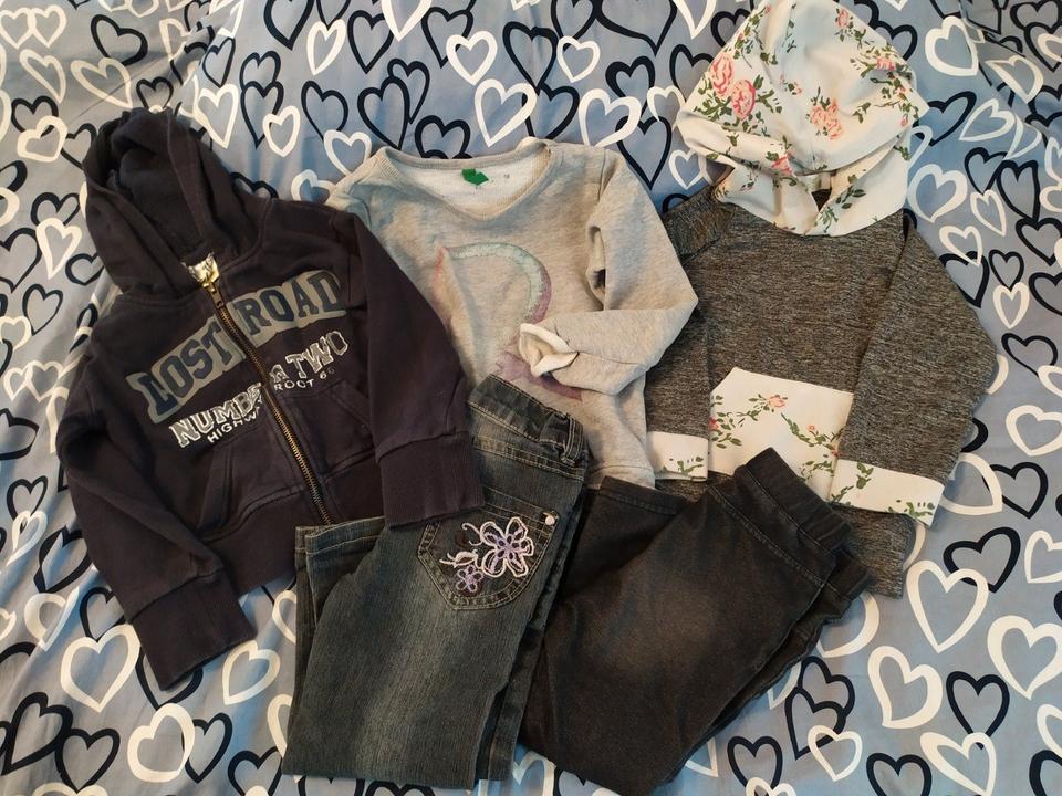 Kleiderpaket Gr. 92 - Preis für alles zusammen in Leonberg