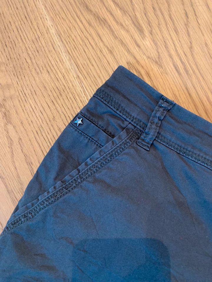 C&A dunkelbraune Bermuda-Shorts in Kösching