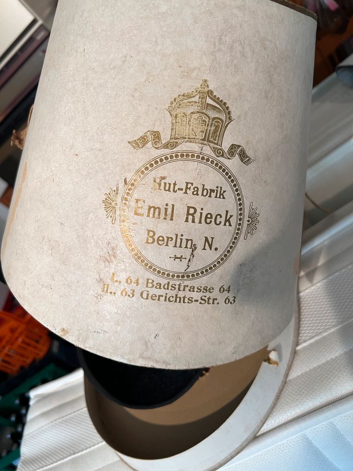 Antiker Zylinder mit Hutschachtel Emil Rieck Hut Alt in Berlin