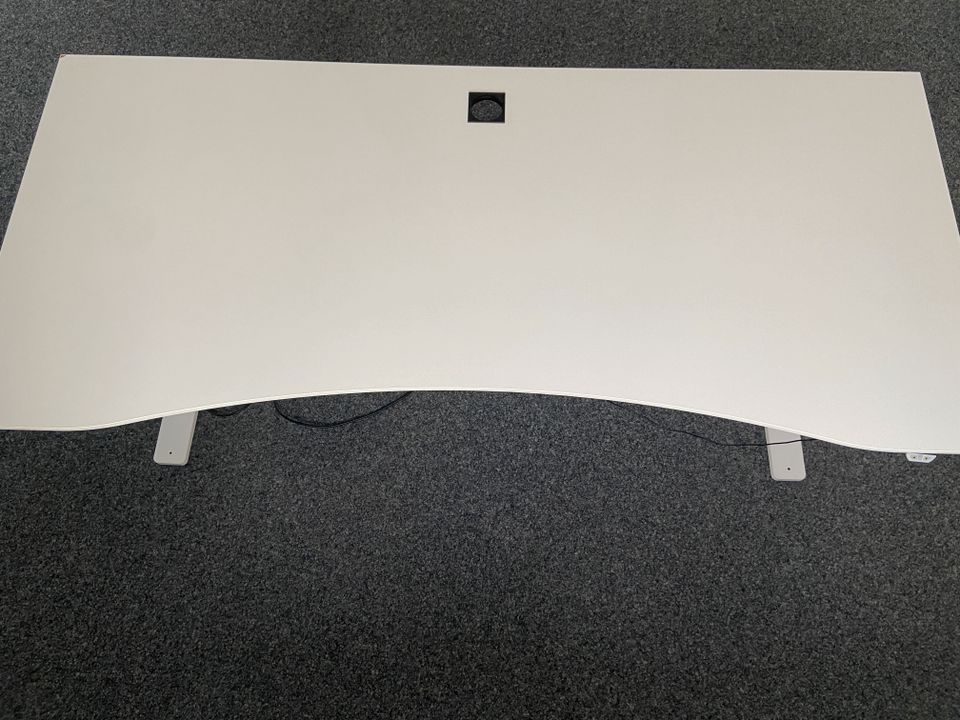 Elektr. verstellbarer Schreibtisch - 2 x 0,90 m - Neupreis 900€ in Nürnberg (Mittelfr)