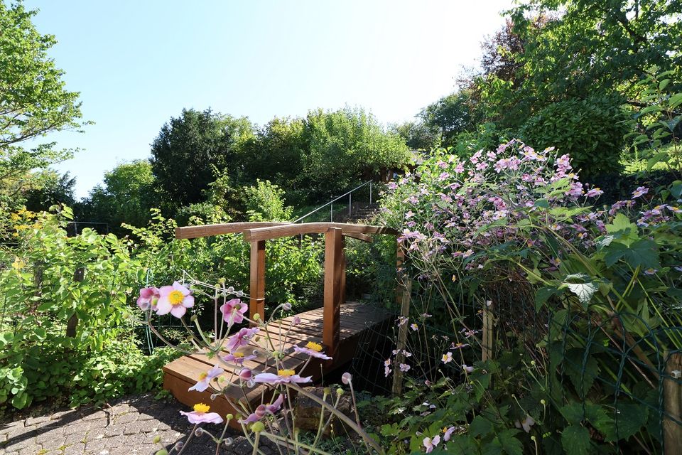 Einzigartige Lage - Unverbaubarer und traumhafter Ausblick mit herrlichem Gartenparadies! in Abstatt