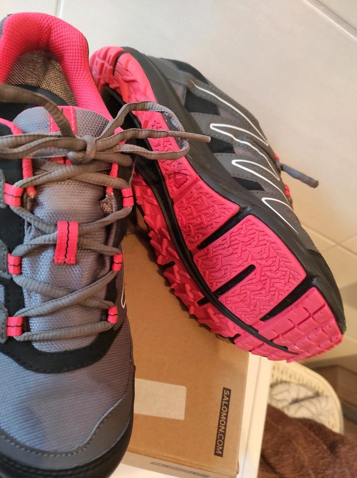 Damen - Sportschuhe / Salomon Gr. 38 / NEU in Haarbach