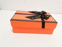 Geschenkbox Orange Schwarz mit Schleife Schriftzug Love Bayern - Münchberg Vorschau