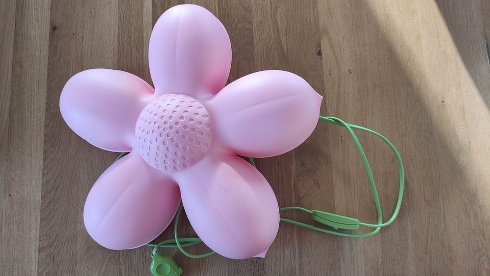 Ikea Blumenlampe rosa Kinderzimmer in Ölbronn-Dürrn