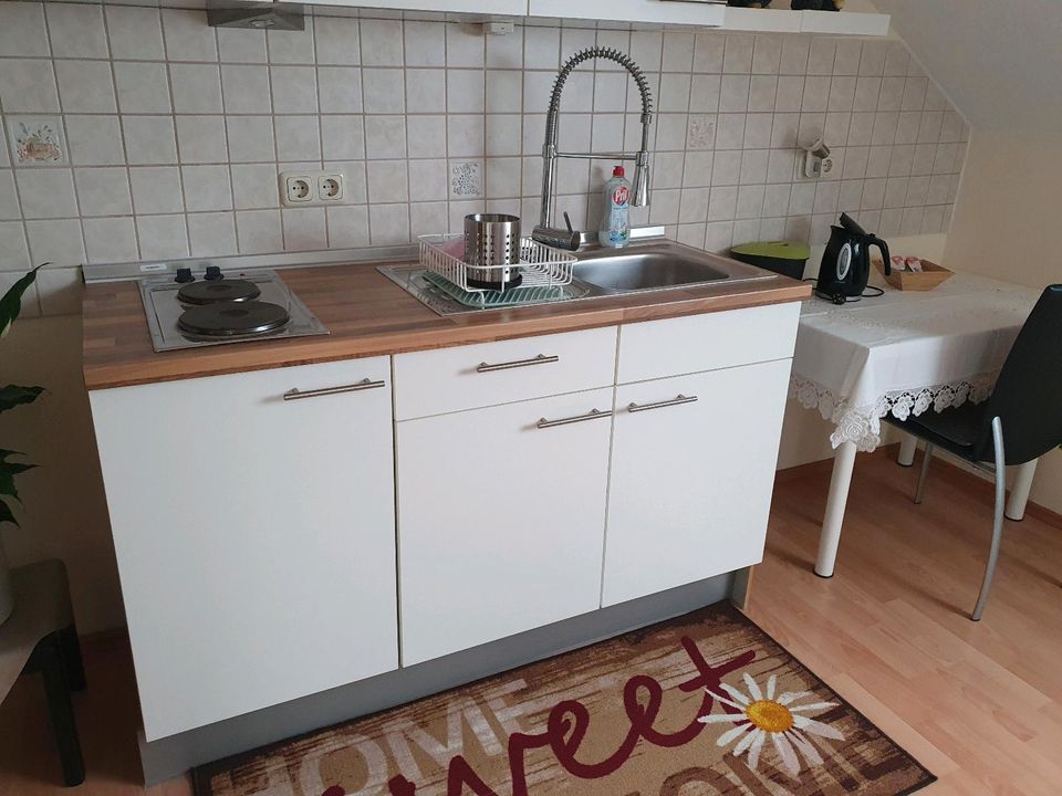 Möbeliertes Zimmer mit Balkon zu vermieten! in Stetten