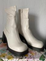 Weiße Stiefel mit Absatz, Boots Hessen - Hanau Vorschau