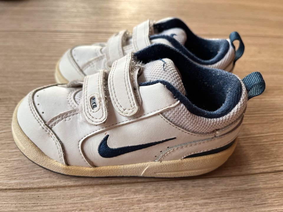 Sportschuhe Nike Größe 24 weiß in Lennestadt