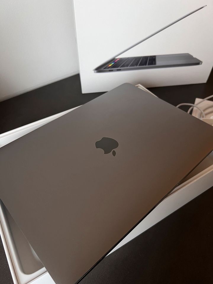 Apple MacBook Pro 13 in Berlin