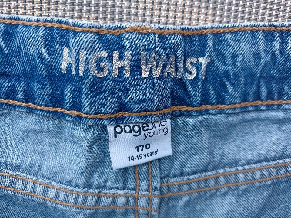 Kurze Jeans Hose /Shorts gr 170 in Hagen im Bremischen