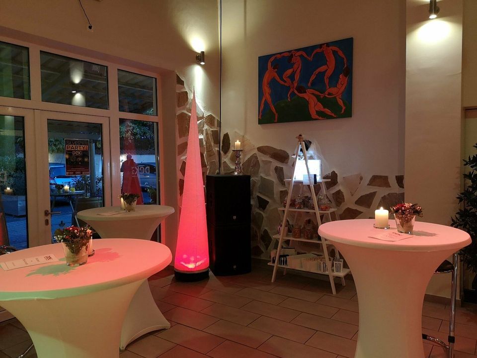 2,5m hohe beleuchtete LED Air Cones für Ihre Hochzeit / Event in Centrum