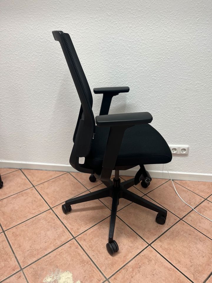 Bürostuhl Stuhl Büro 3D Armlehnen in Düsseldorf