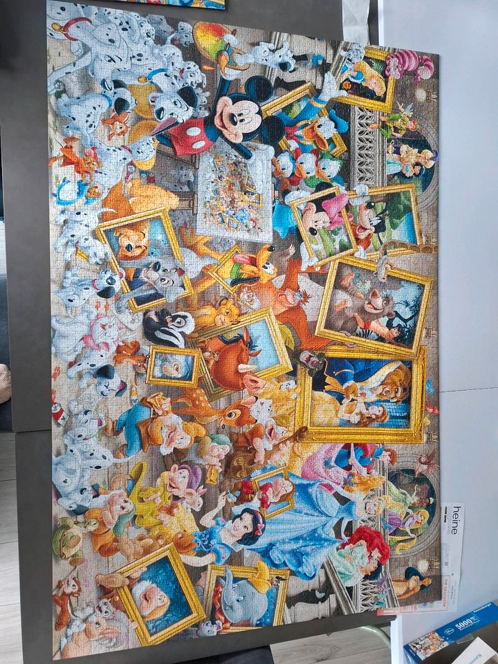 Disney Puzzle 5000 Teile - Mickey als Künstler in Spelle