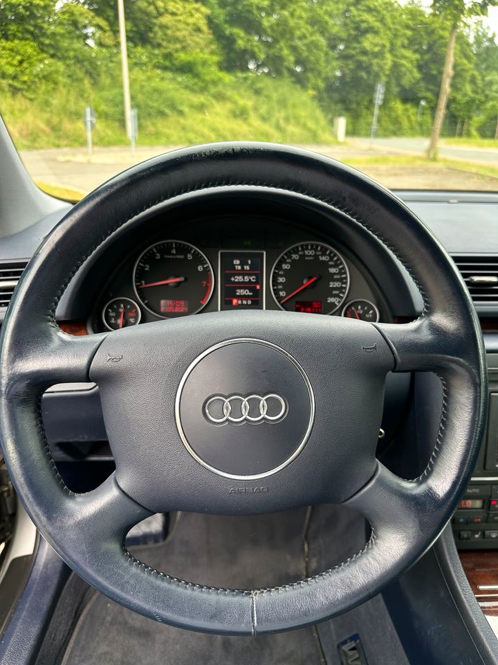 Audi A4 2.0 Automatik/TÜV/ XENON/ NAVI in Minden