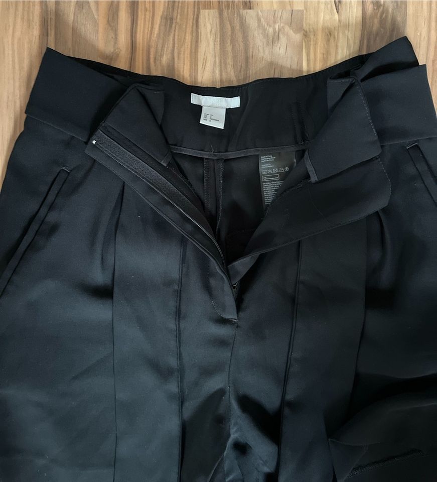 Damen Sommer H&M Shorts kurze Hose schwarz Gr.36 in Koserow