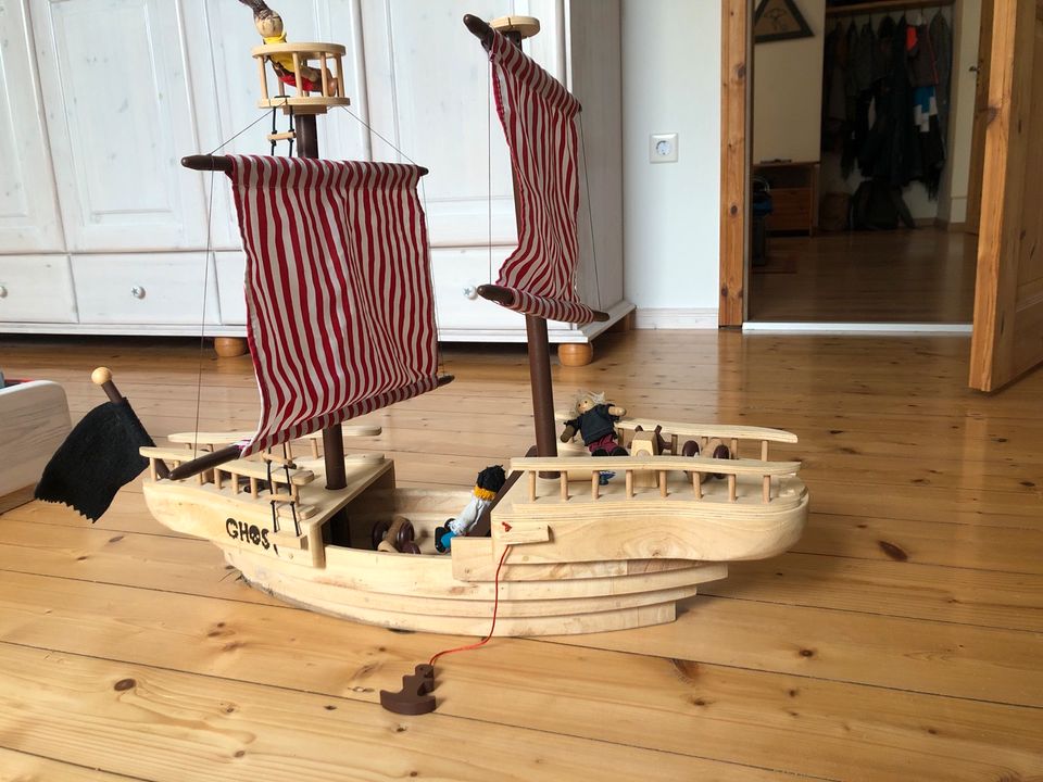 Piratenschiff aus Holz in Barntrup